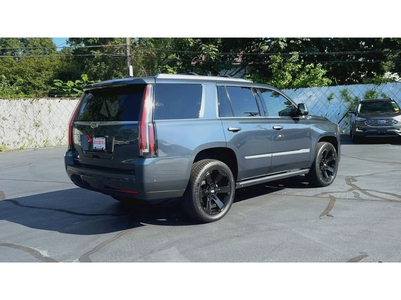 Cadillac Escalade Vehicle Full-screen Gallery Image 03