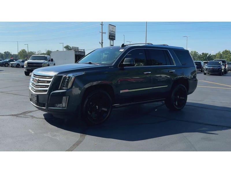 Cadillac Escalade Vehicle Full-screen Gallery Image 07
