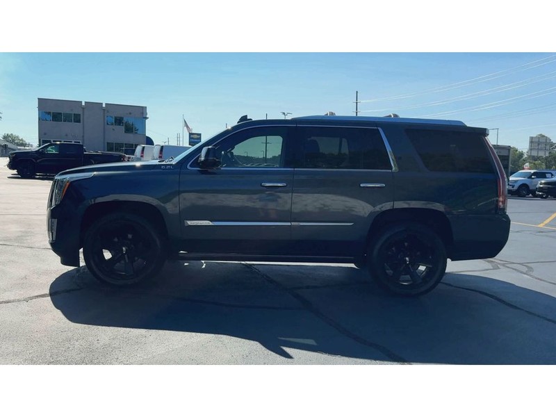 Cadillac Escalade Vehicle Full-screen Gallery Image 08