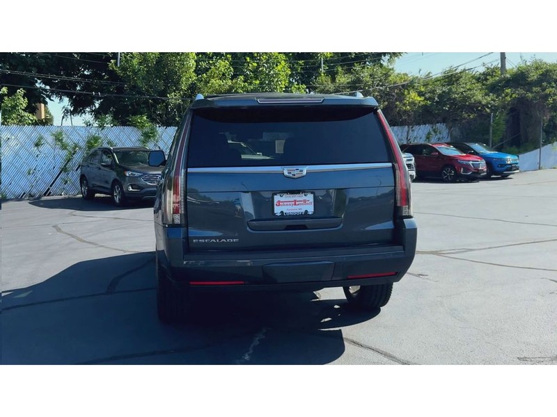 Cadillac Escalade Vehicle Full-screen Gallery Image 10