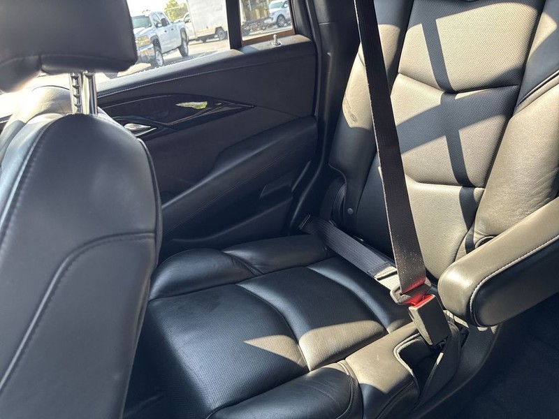 Cadillac Escalade Vehicle Full-screen Gallery Image 14