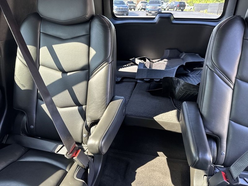 Cadillac Escalade Vehicle Full-screen Gallery Image 15