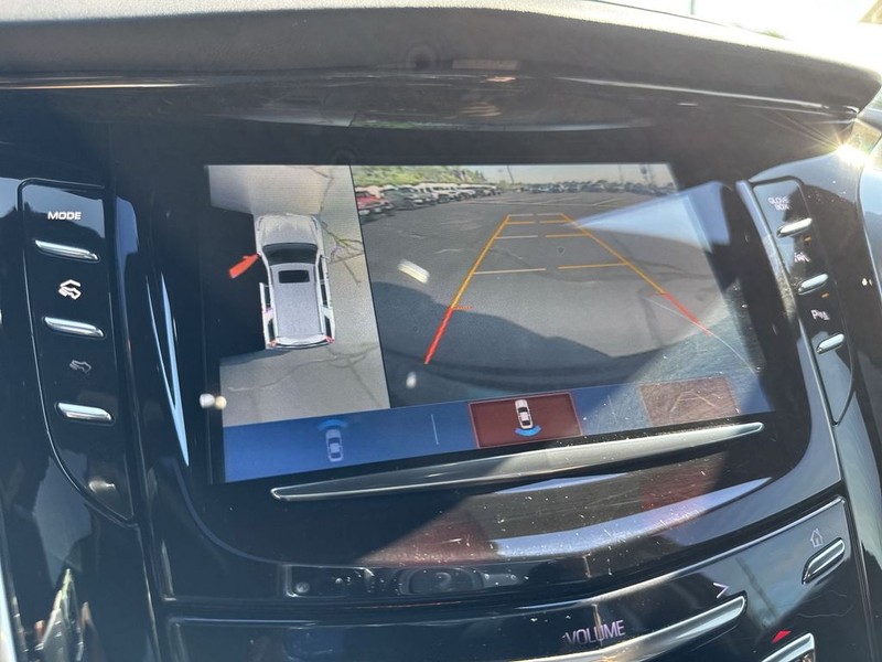 Cadillac Escalade Vehicle Full-screen Gallery Image 26