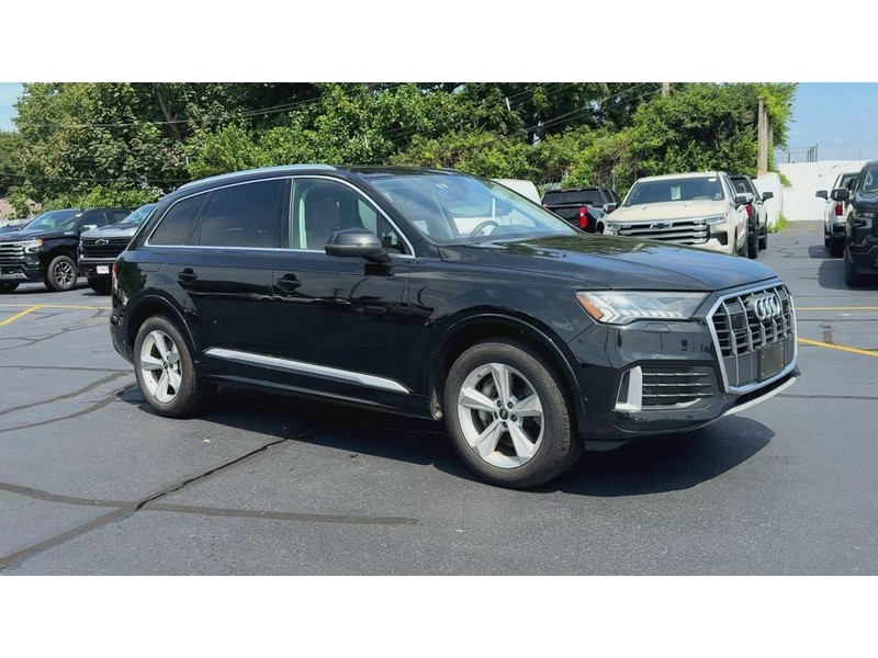 Audi Q7 Vehicle Full-screen Gallery Image 02