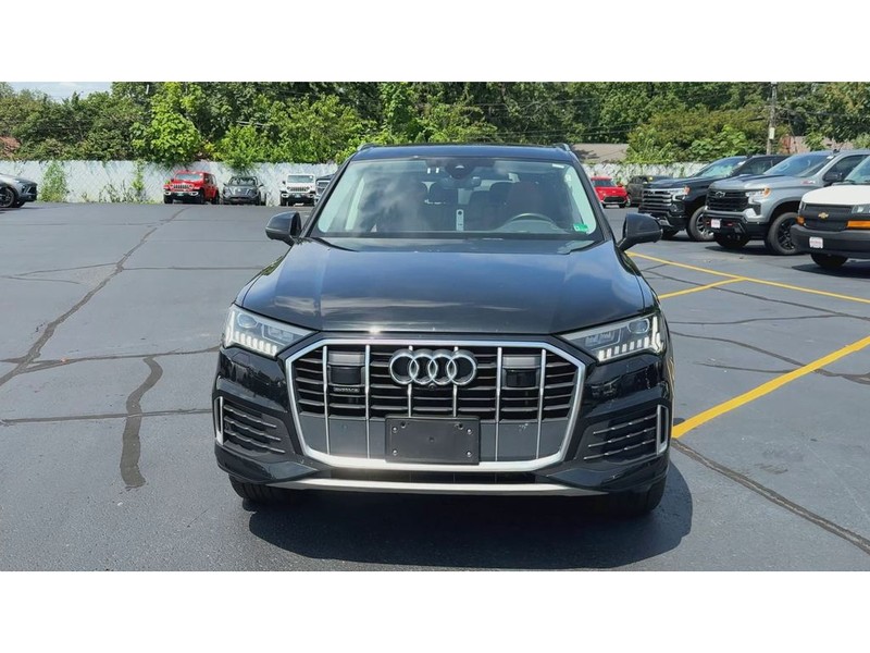 Audi Q7 Vehicle Full-screen Gallery Image 03
