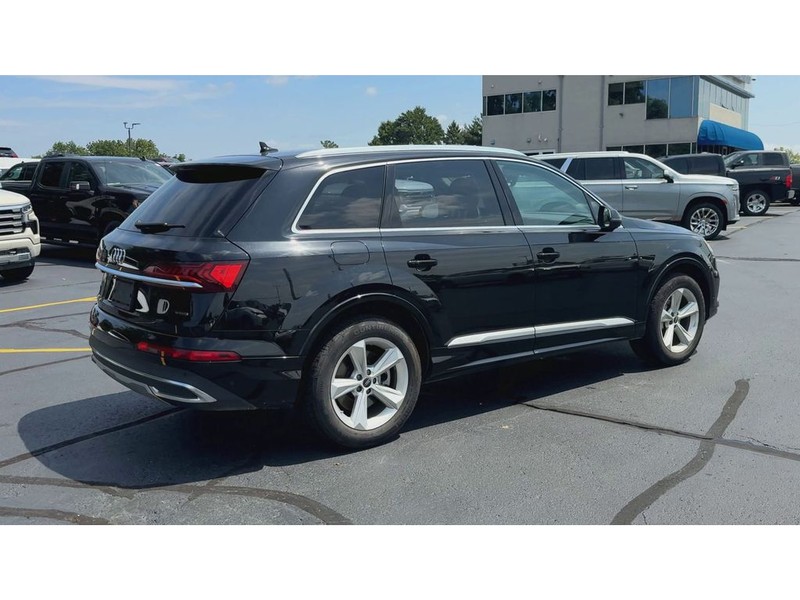 Audi Q7 Vehicle Full-screen Gallery Image 08