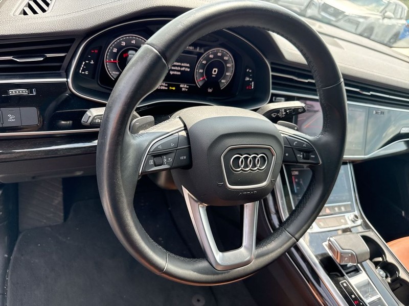 Audi Q7 Vehicle Full-screen Gallery Image 14