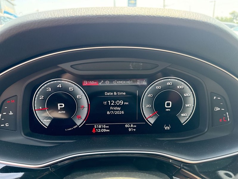 Audi Q7 Vehicle Full-screen Gallery Image 15