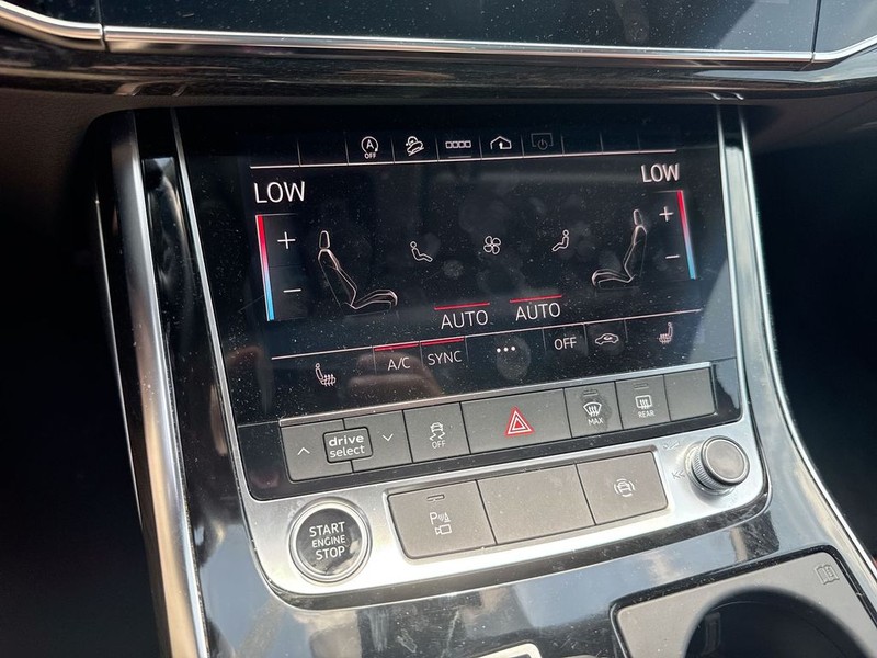 Audi Q7 Vehicle Full-screen Gallery Image 18