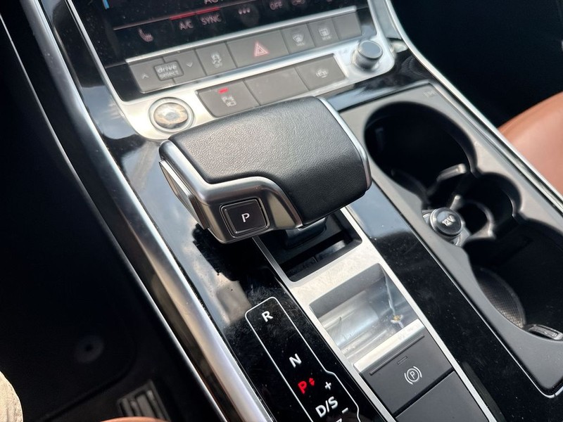 Audi Q7 Vehicle Full-screen Gallery Image 19
