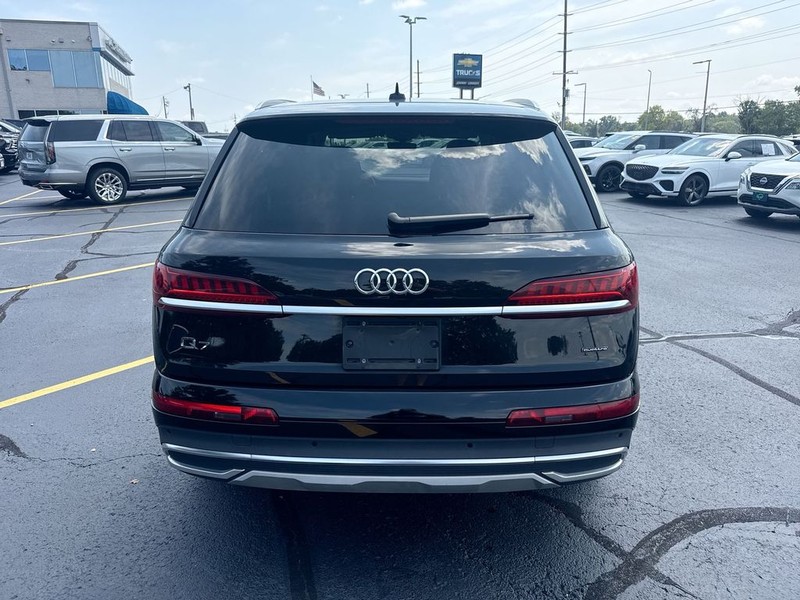Audi Q7 Vehicle Full-screen Gallery Image 22