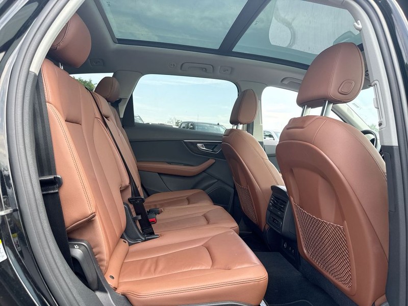 Audi Q7 Vehicle Full-screen Gallery Image 23
