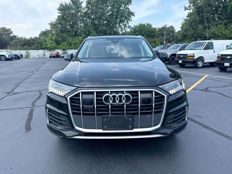 Audi Q7 Vehicle Full-screen Gallery Image 24