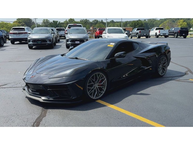 Chevrolet Corvette Vehicle Full-screen Gallery Image 04