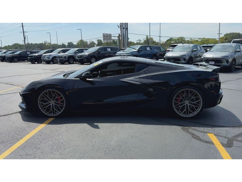 Chevrolet Corvette Vehicle Full-screen Gallery Image 05