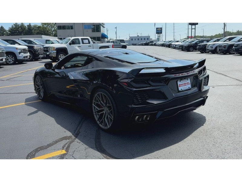 Chevrolet Corvette Vehicle Full-screen Gallery Image 06