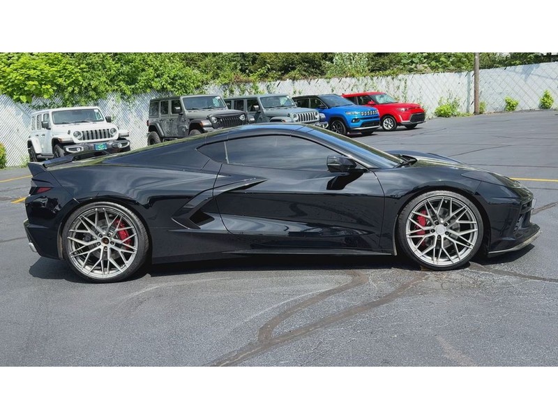 Chevrolet Corvette Vehicle Full-screen Gallery Image 09