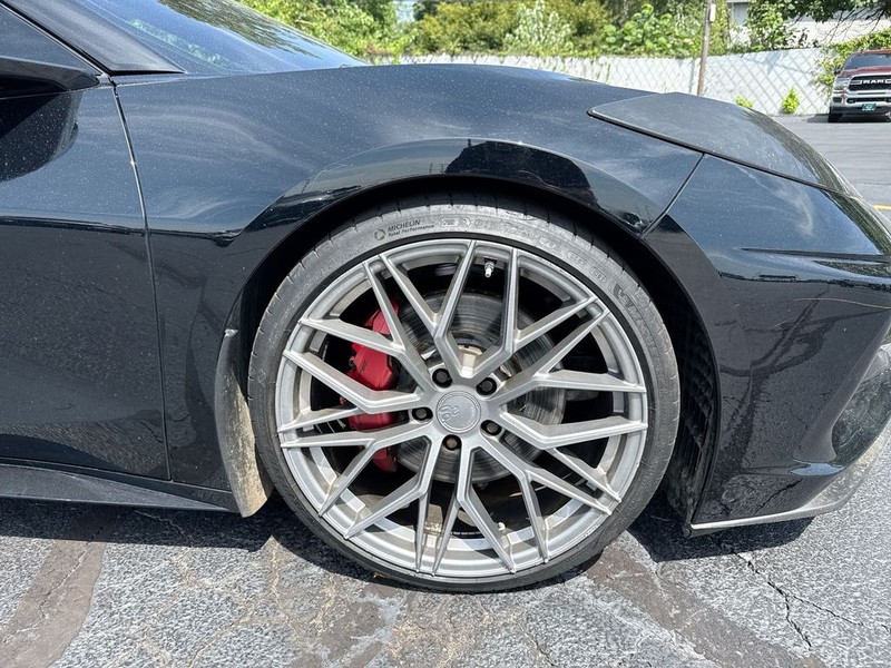 Chevrolet Corvette Vehicle Full-screen Gallery Image 10