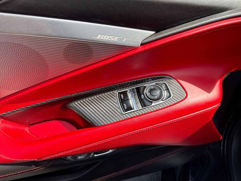 Chevrolet Corvette Vehicle Full-screen Gallery Image 13