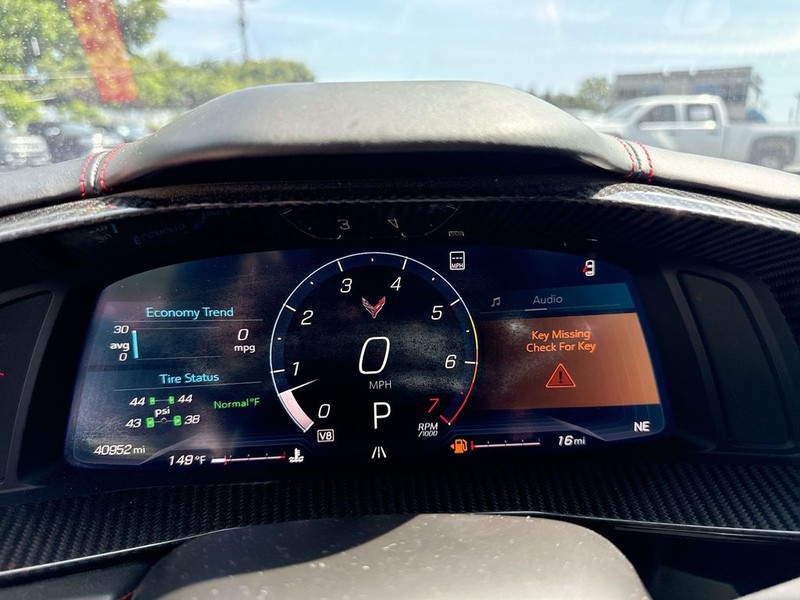 Chevrolet Corvette Vehicle Full-screen Gallery Image 15