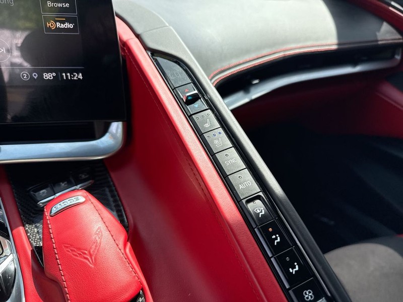 Chevrolet Corvette Vehicle Full-screen Gallery Image 18