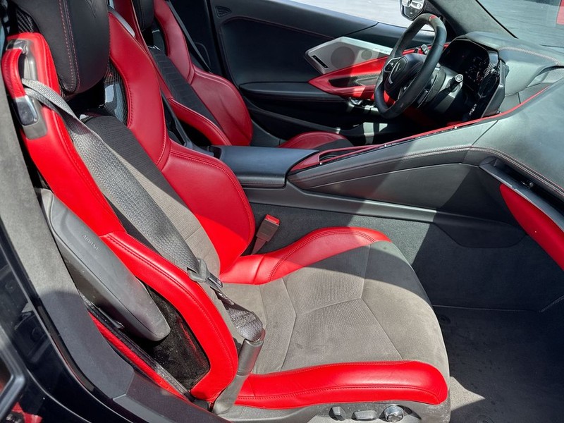 Chevrolet Corvette Vehicle Full-screen Gallery Image 21