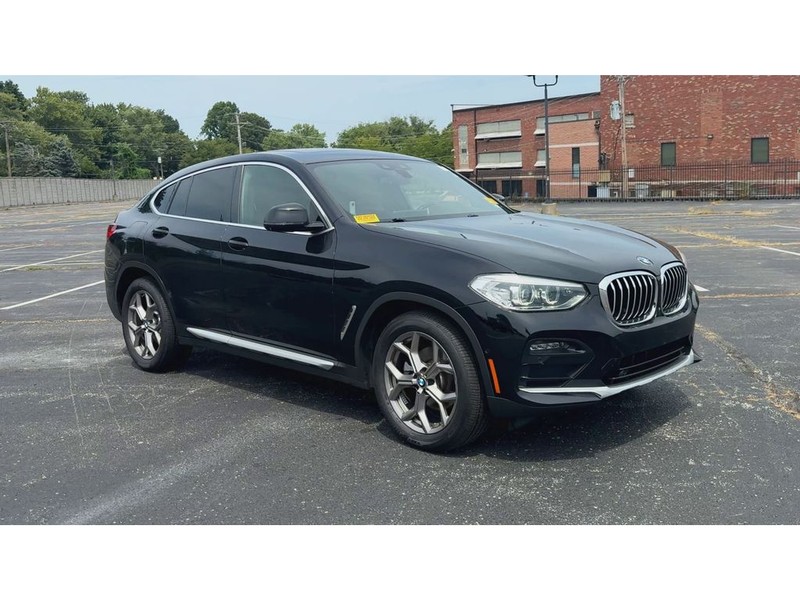 BMW X4 Vehicle Full-screen Gallery Image 02