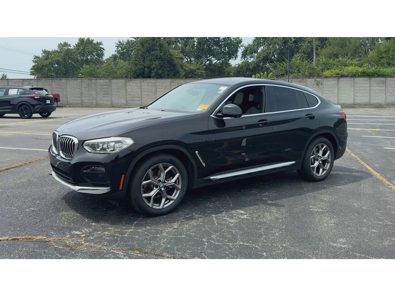 BMW X4 Vehicle Full-screen Gallery Image 04