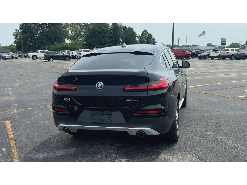 BMW X4 Vehicle Full-screen Gallery Image 07