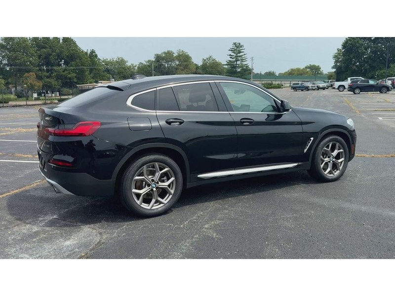BMW X4 Vehicle Full-screen Gallery Image 08
