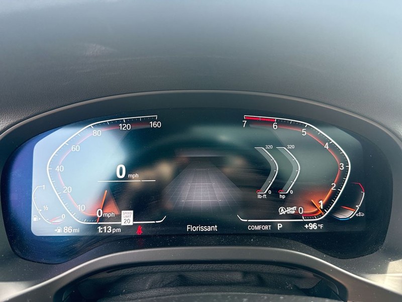 BMW X4 Vehicle Full-screen Gallery Image 15