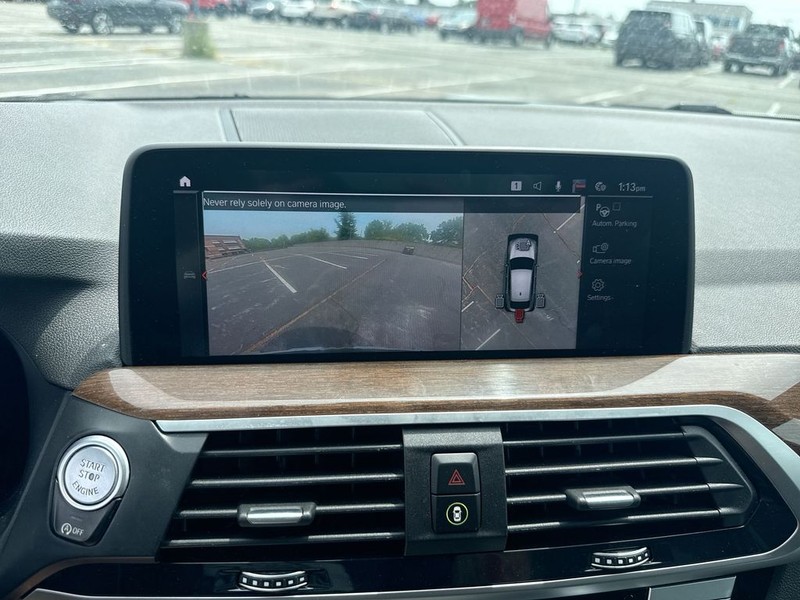 BMW X4 Vehicle Full-screen Gallery Image 17