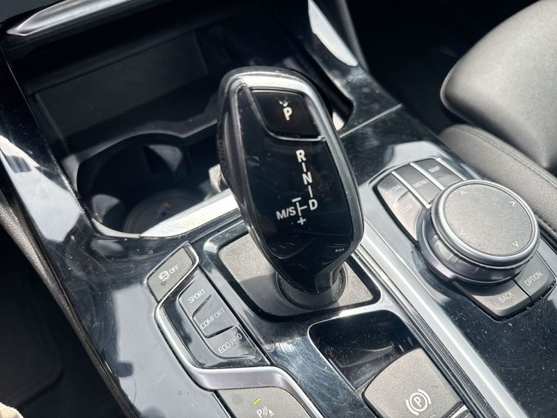 BMW X4 Vehicle Full-screen Gallery Image 19