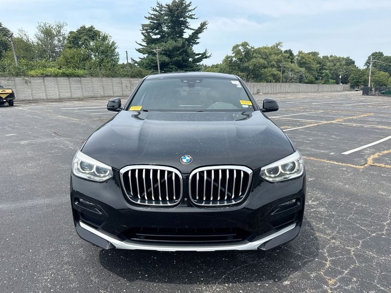 BMW X4 Vehicle Full-screen Gallery Image 24