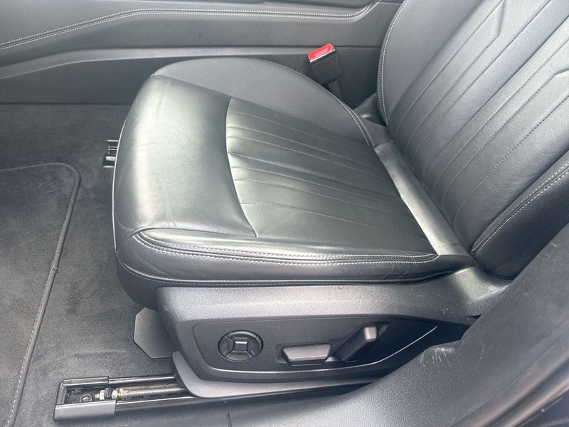 Audi A6 Sedan Vehicle Full-screen Gallery Image 11