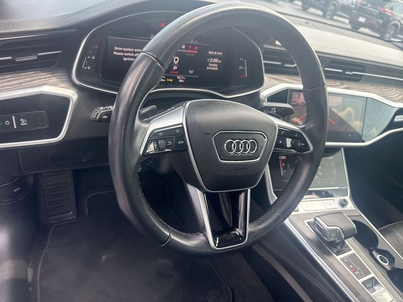 Audi A6 Sedan Vehicle Full-screen Gallery Image 14