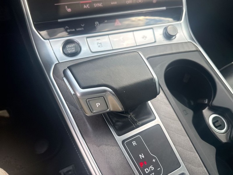 Audi A6 Sedan Vehicle Full-screen Gallery Image 19