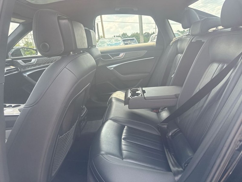 Audi A6 Sedan Vehicle Full-screen Gallery Image 21