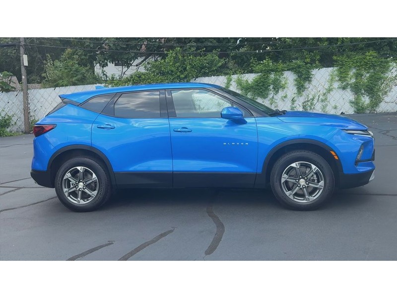 Chevrolet Blazer Vehicle Full-screen Gallery Image 02