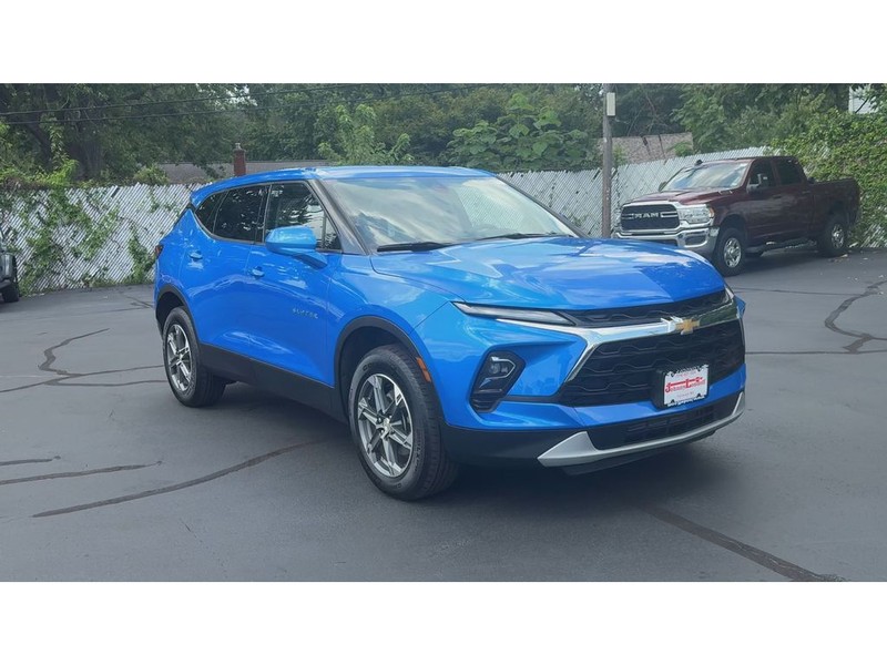Chevrolet Blazer Vehicle Full-screen Gallery Image 03