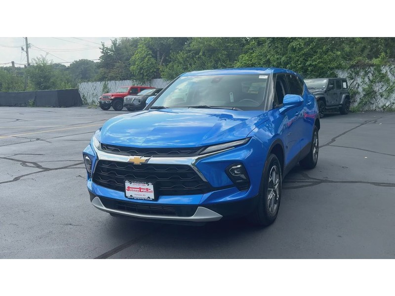 Chevrolet Blazer Vehicle Full-screen Gallery Image 04