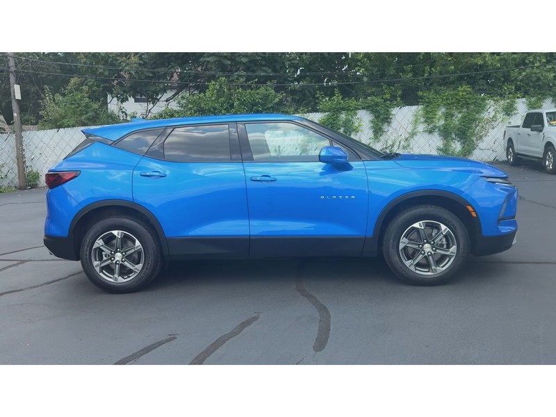 Chevrolet Blazer Vehicle Full-screen Gallery Image 09