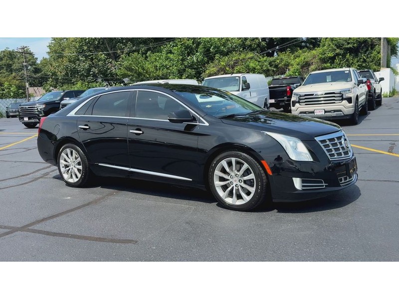 Cadillac XTS Vehicle Full-screen Gallery Image 02