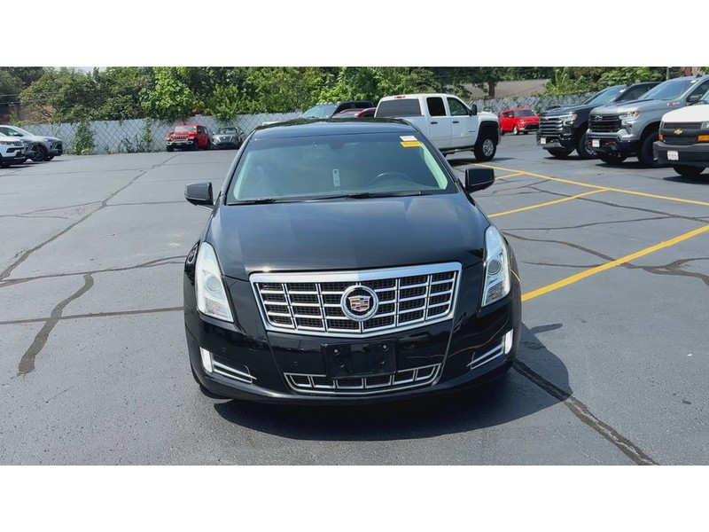 Cadillac XTS Vehicle Full-screen Gallery Image 03