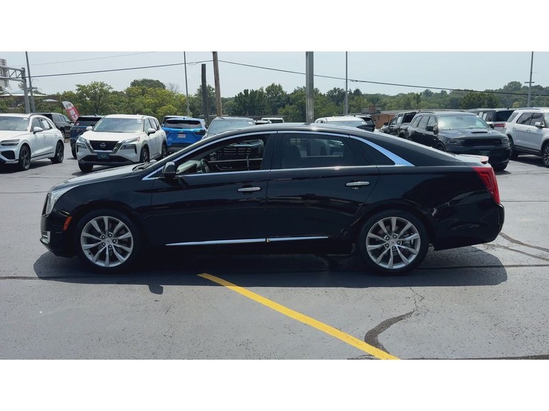 Cadillac XTS Vehicle Full-screen Gallery Image 05