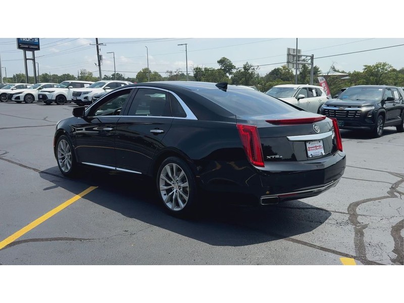 Cadillac XTS Vehicle Full-screen Gallery Image 06