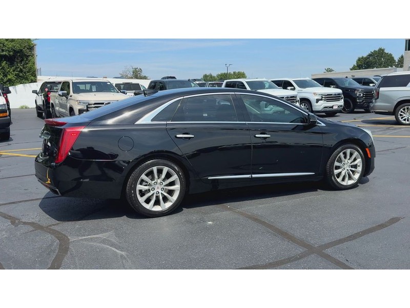 Cadillac XTS Vehicle Full-screen Gallery Image 08
