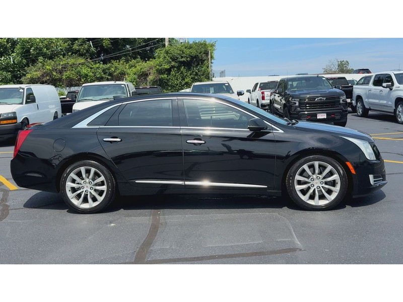 Cadillac XTS Vehicle Full-screen Gallery Image 09