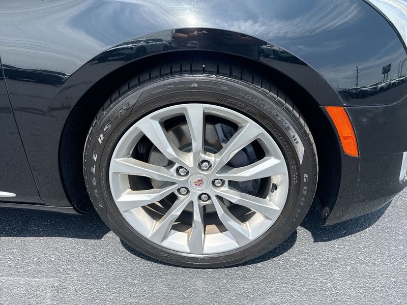 Cadillac XTS Vehicle Full-screen Gallery Image 10
