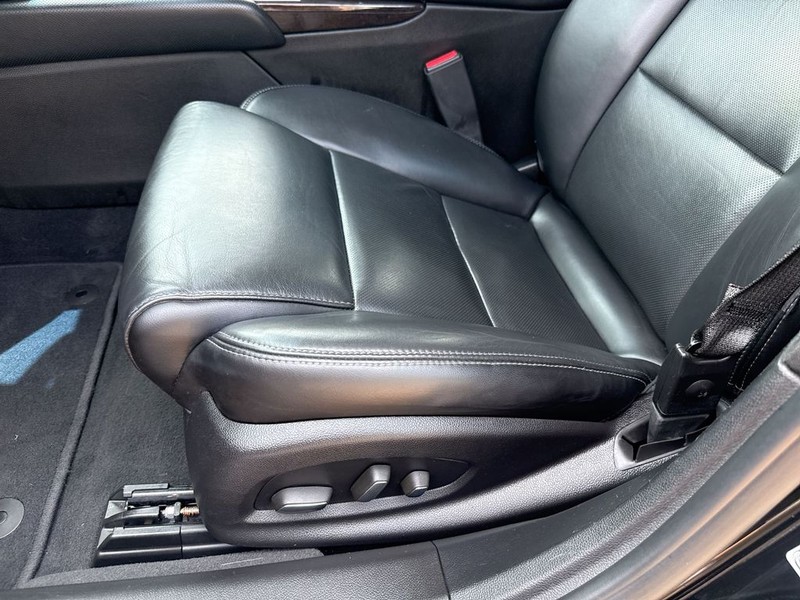 Cadillac XTS Vehicle Full-screen Gallery Image 11